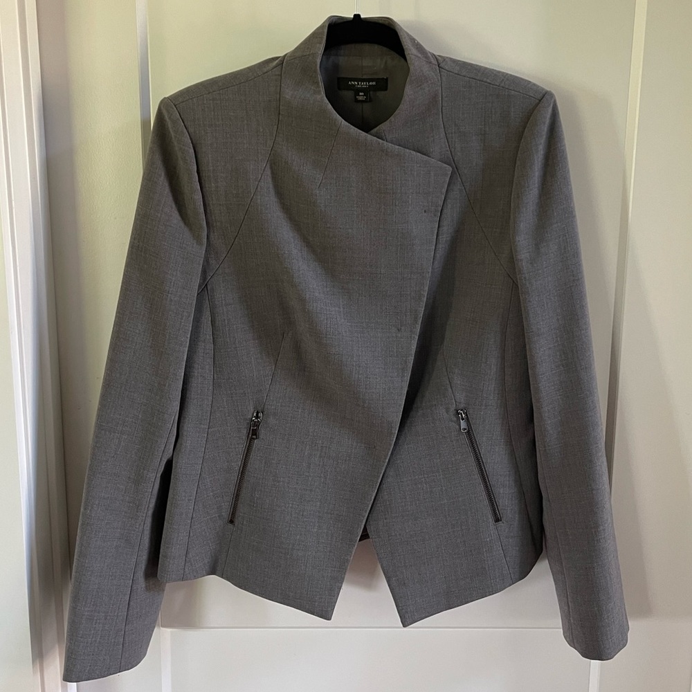 Gorgeous gray Ann Taylor wool suit